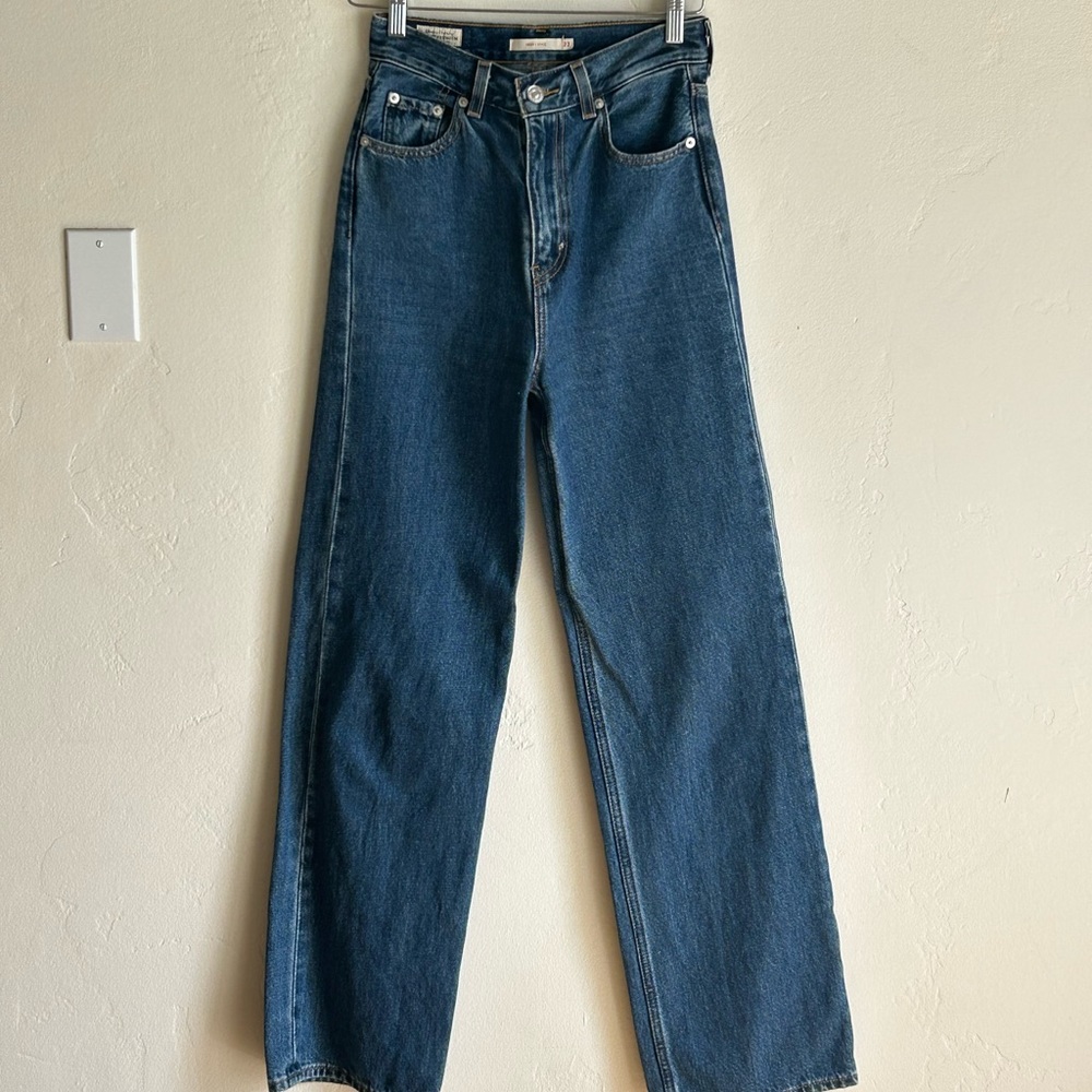 Levi's Straight Leg Jeans  Medium Wash High Waisted size 23